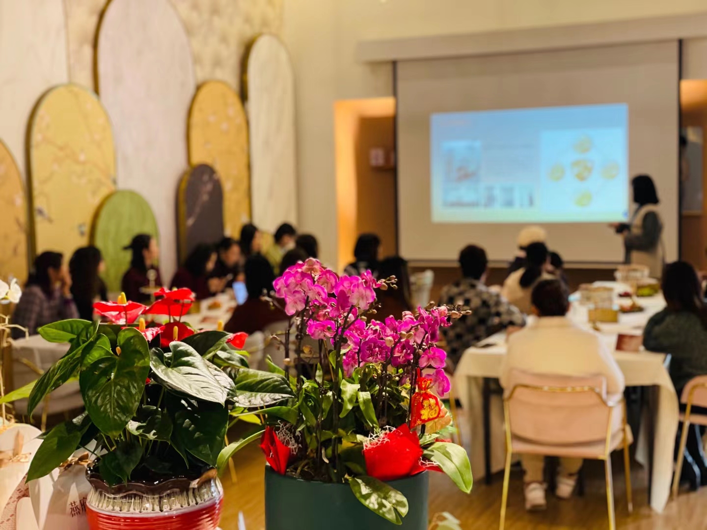 燕府江苏常州丨珍珠与鲜花主题燕窝品鉴会，与美好韶华时光相遇！