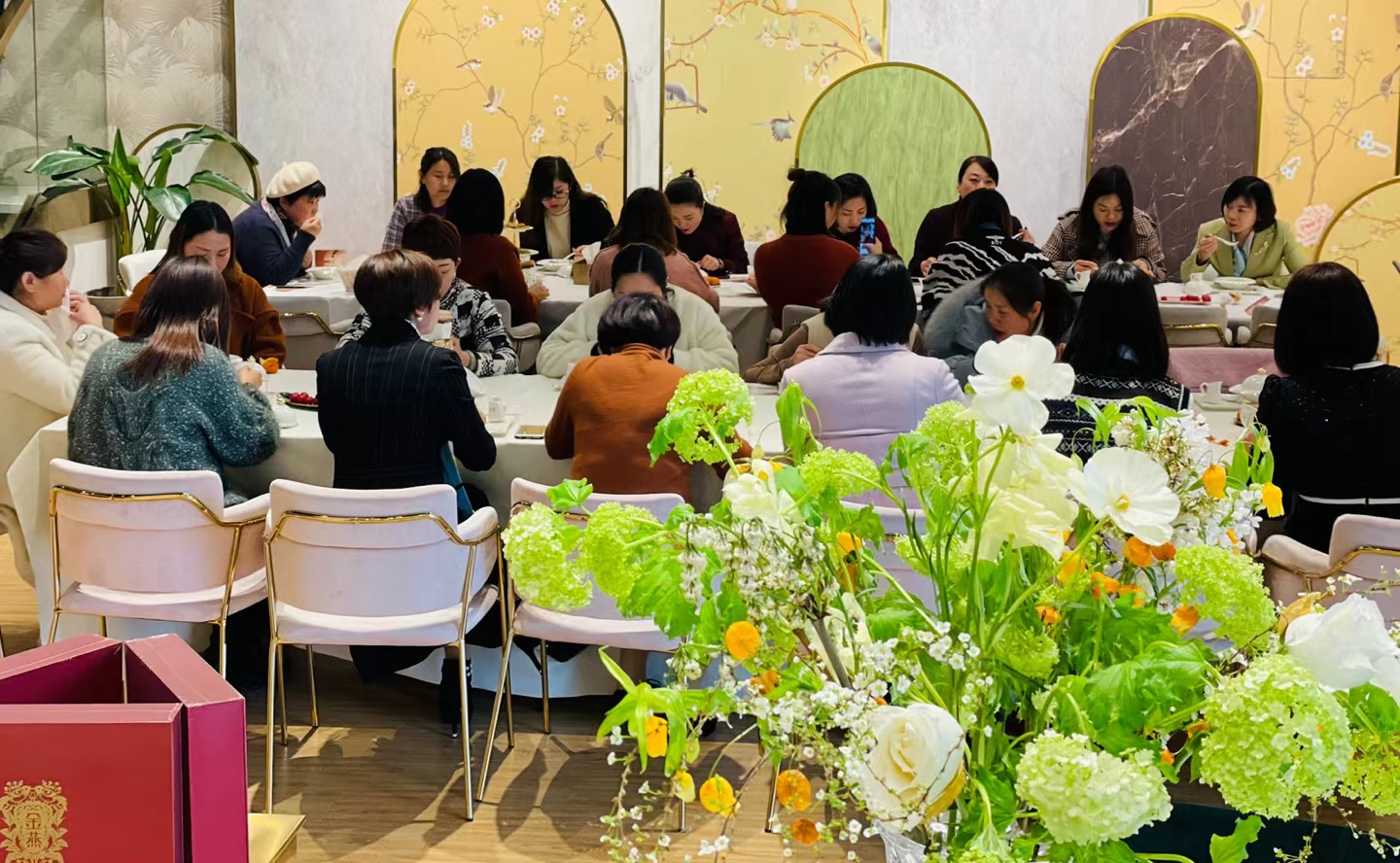 燕府江苏常州丨珍珠与鲜花主题燕窝品鉴会，与美好韶华时光相遇！